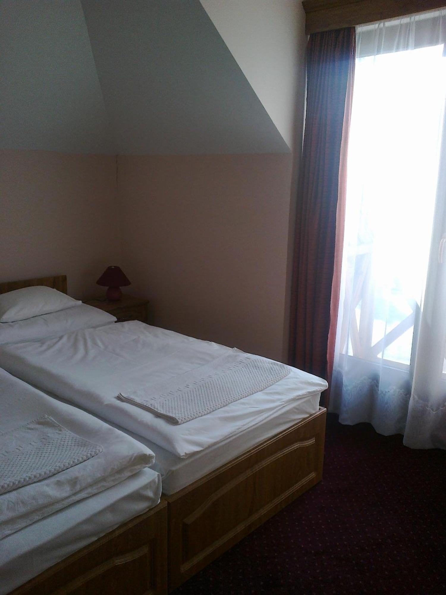 Gyoergyey Kastely Panzio Es Etterem Hotel Tápiógyörgye Buitenkant foto