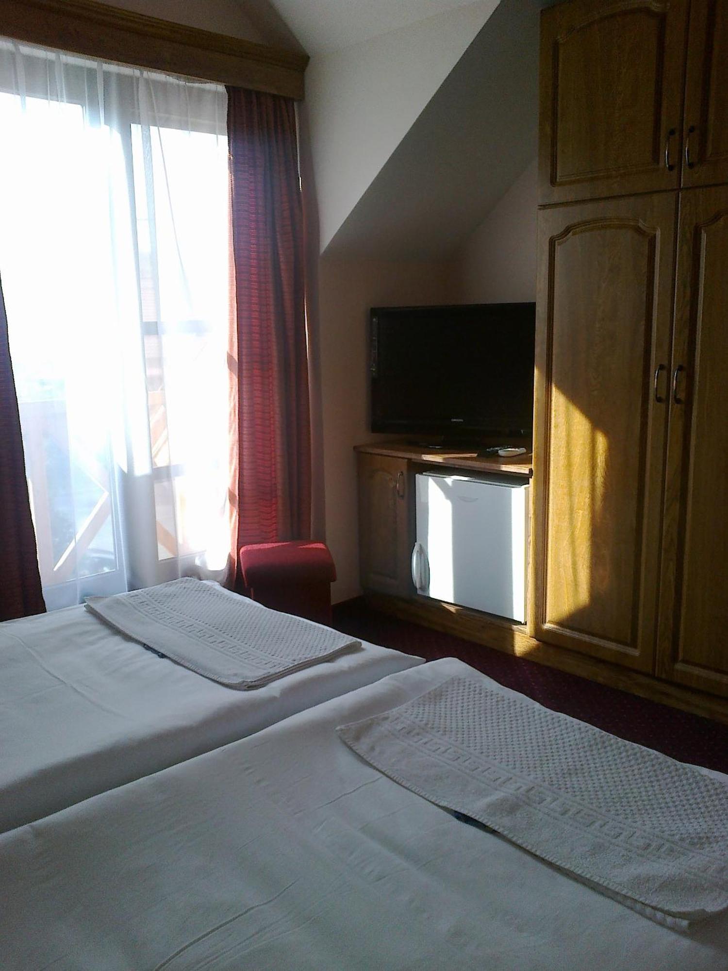 Gyoergyey Kastely Panzio Es Etterem Hotel Tápiógyörgye Buitenkant foto