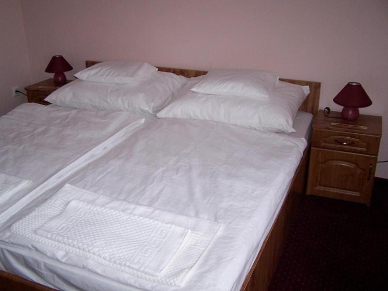 Gyoergyey Kastely Panzio Es Etterem Hotel Tápiógyörgye Buitenkant foto